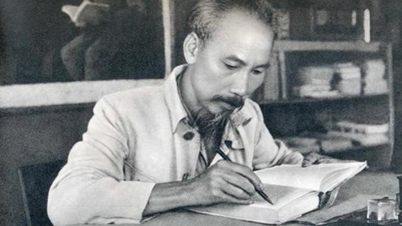 Bác Hồ luôn là người cha già vĩ đại của dân tộc Việt Nam